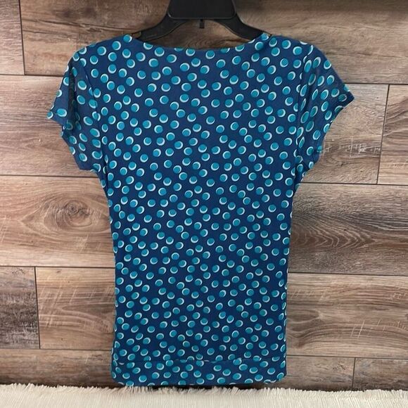 ELLE Womens Faux Wrap Vneck Cap Sleeves Polka Dot Ruched Sides Blouse Sz Small - Picture 4 of 7